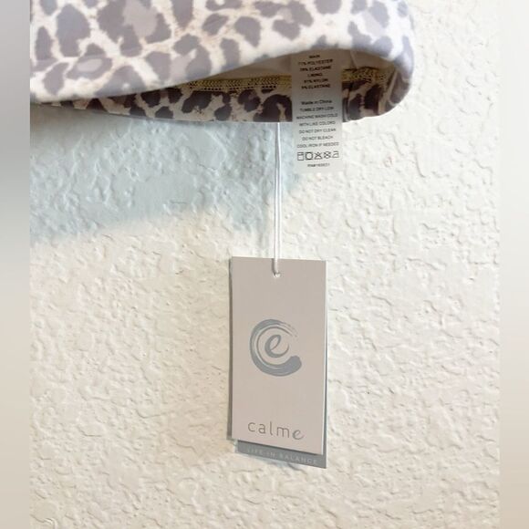 Johnny Was Calme Snow Leopard Sports Bra. XL. NWT - Picture 4 of 5